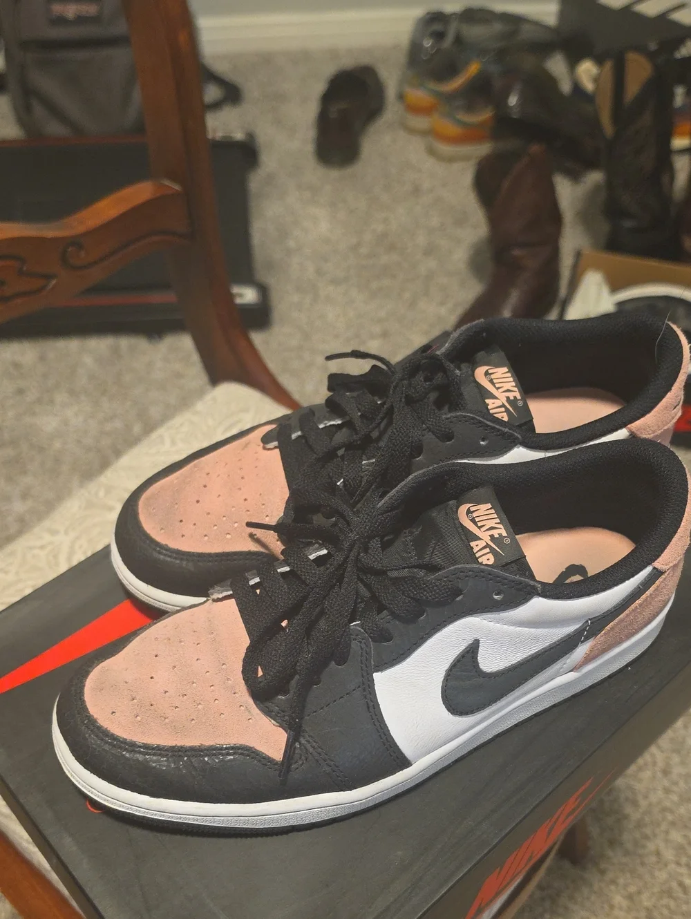 Jordan Low-Top Sneakers in Pink/Black/White